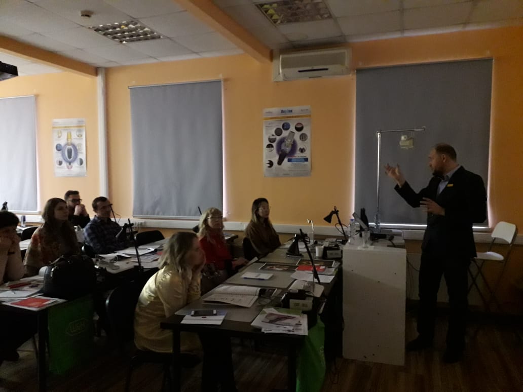 Атравматичное удаление зубов и методики наложения швов